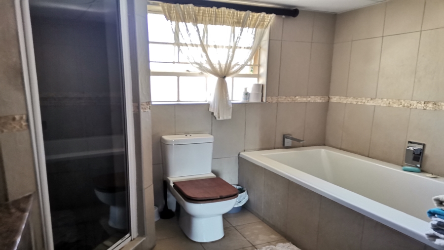 4 Bedroom Property for Sale in Van Der Hoff Park North West